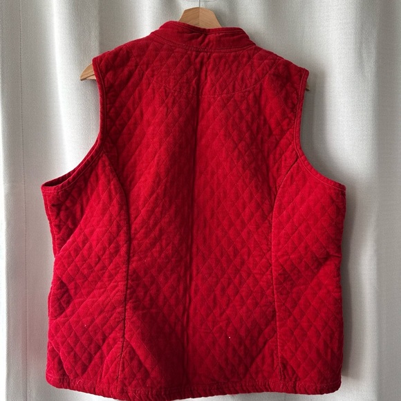 Women's Red Quilted Vest - Picture 5 of 6